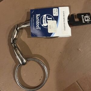 Loose ring snaffle bit